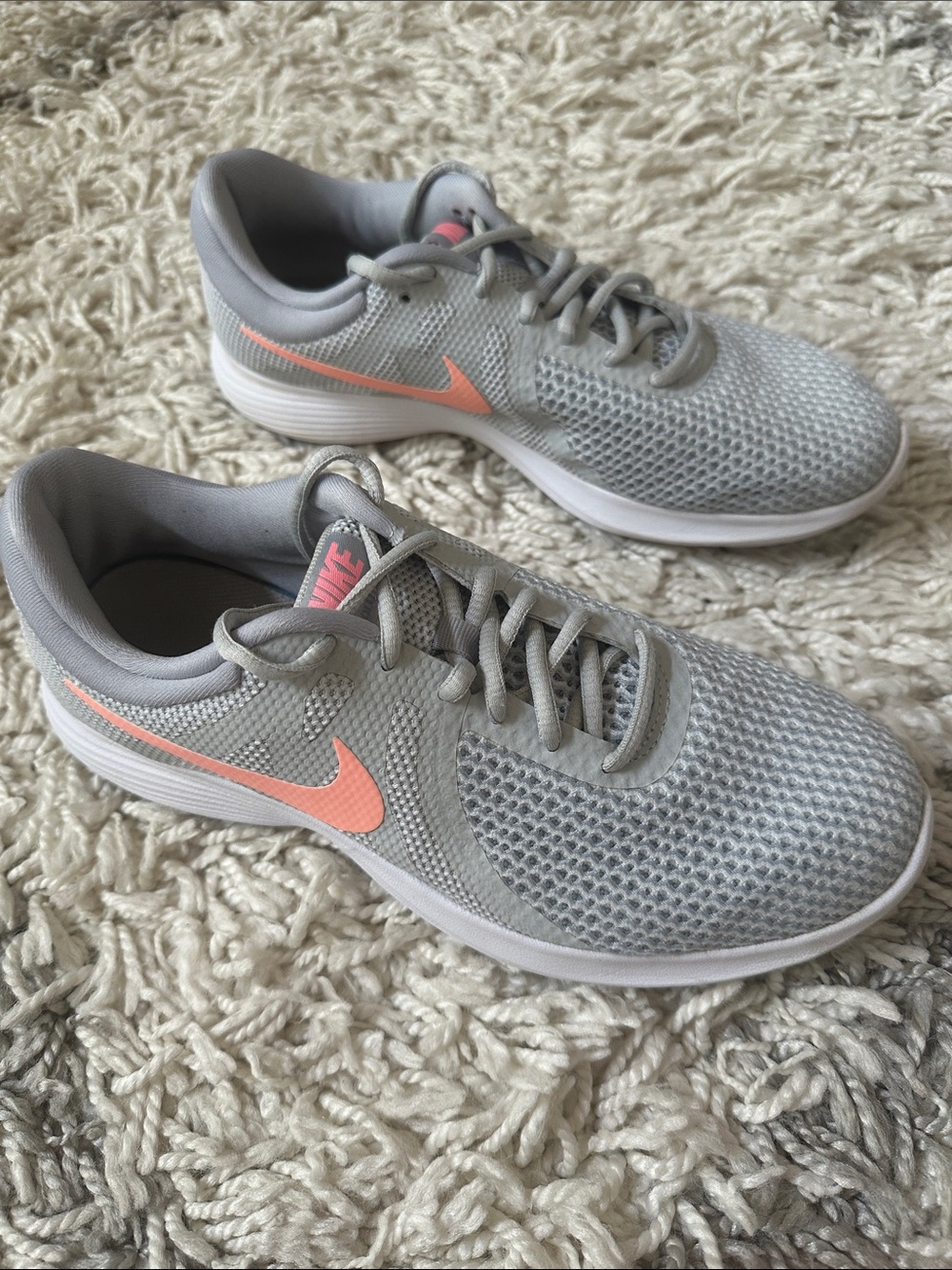Nike Women’s Light Gray Knit Trainers with Pink Logo Accents
